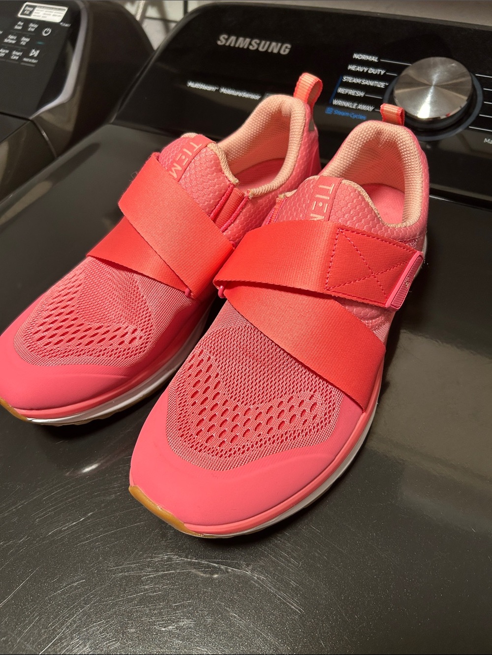 Tiem women’s size 9 Coral Pink Slip-On Spin Shoes with clips
